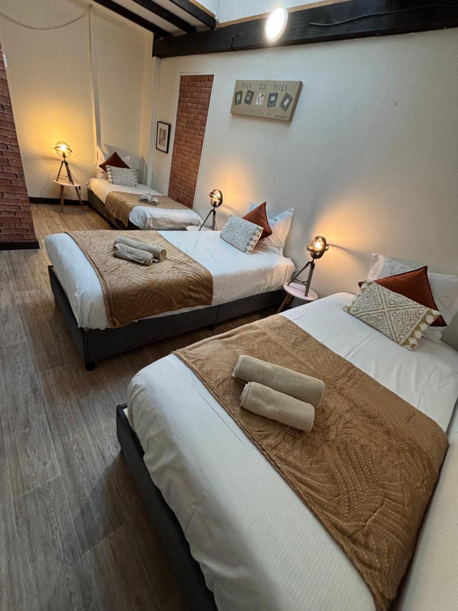 Charme Authentique A - Authentic Charm In - 120m2 Of Comfort-6 Personnes * Corbas